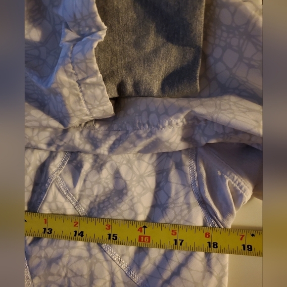 Womens Lululemon Run Hustle Jacket Size 6 White Reflective Glacier Lace - Picture 15 of 16